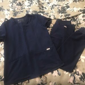 Small Navy Figs Scrub set